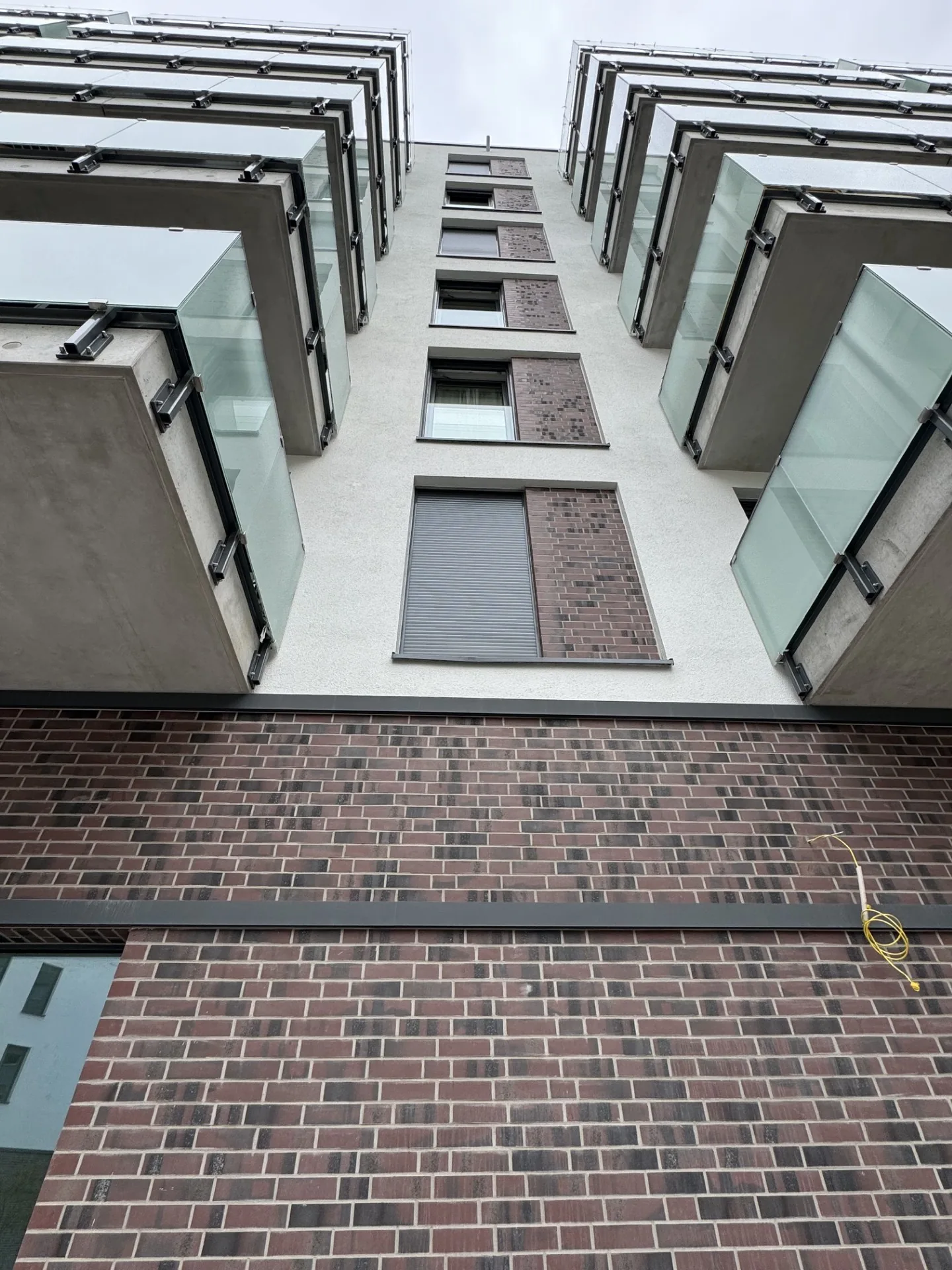 Fassadendetail mit Balkonen in Berlin